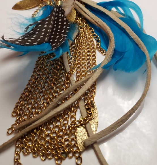 Blue feathered gold pendant drop necklace - Picture 2 of 3